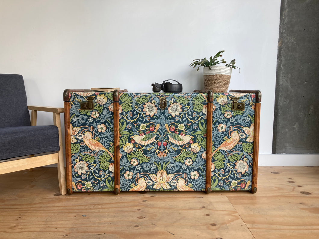 KEITH XXL | Strawberry Thief Coffee Table Morris Wallpaper Steamer Trunk