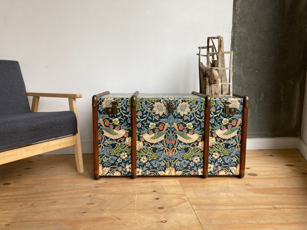 KEITH 905050 | Strawberry Thief Coffee Table Morris Wallpaper Steamer Trunk