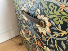 KEITH 905050 | Strawberry Thief Coffee Table Morris Wallpaper Steamer Trunk