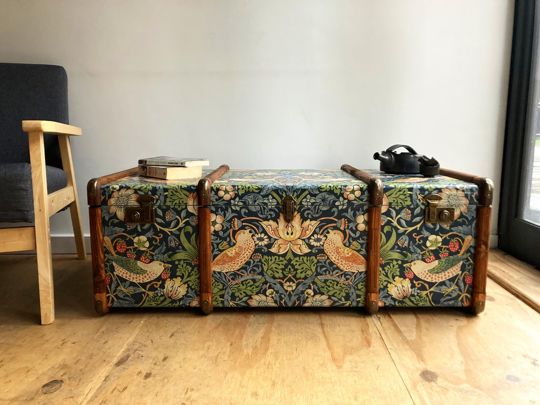 KEITH Classic small | Strawberry Thief Coffee Table Morris Wallpaper Steamer Trunk