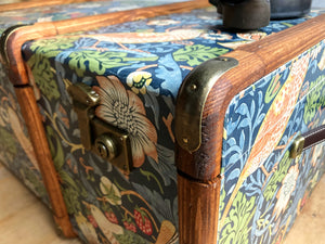 KEITH Classic small | Strawberry Thief Coffee Table Morris Wallpaper Steamer Trunk